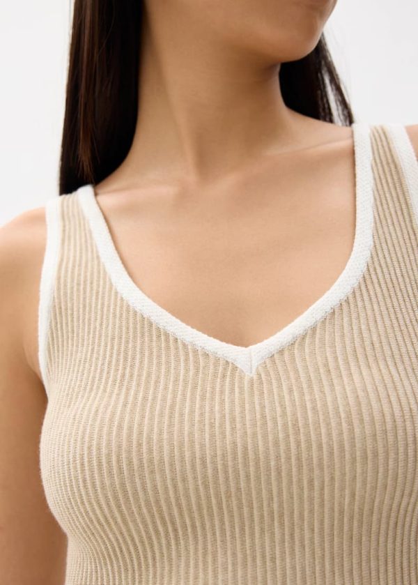 Contrast Knit V-neck Fitted Crop Top - Image 5